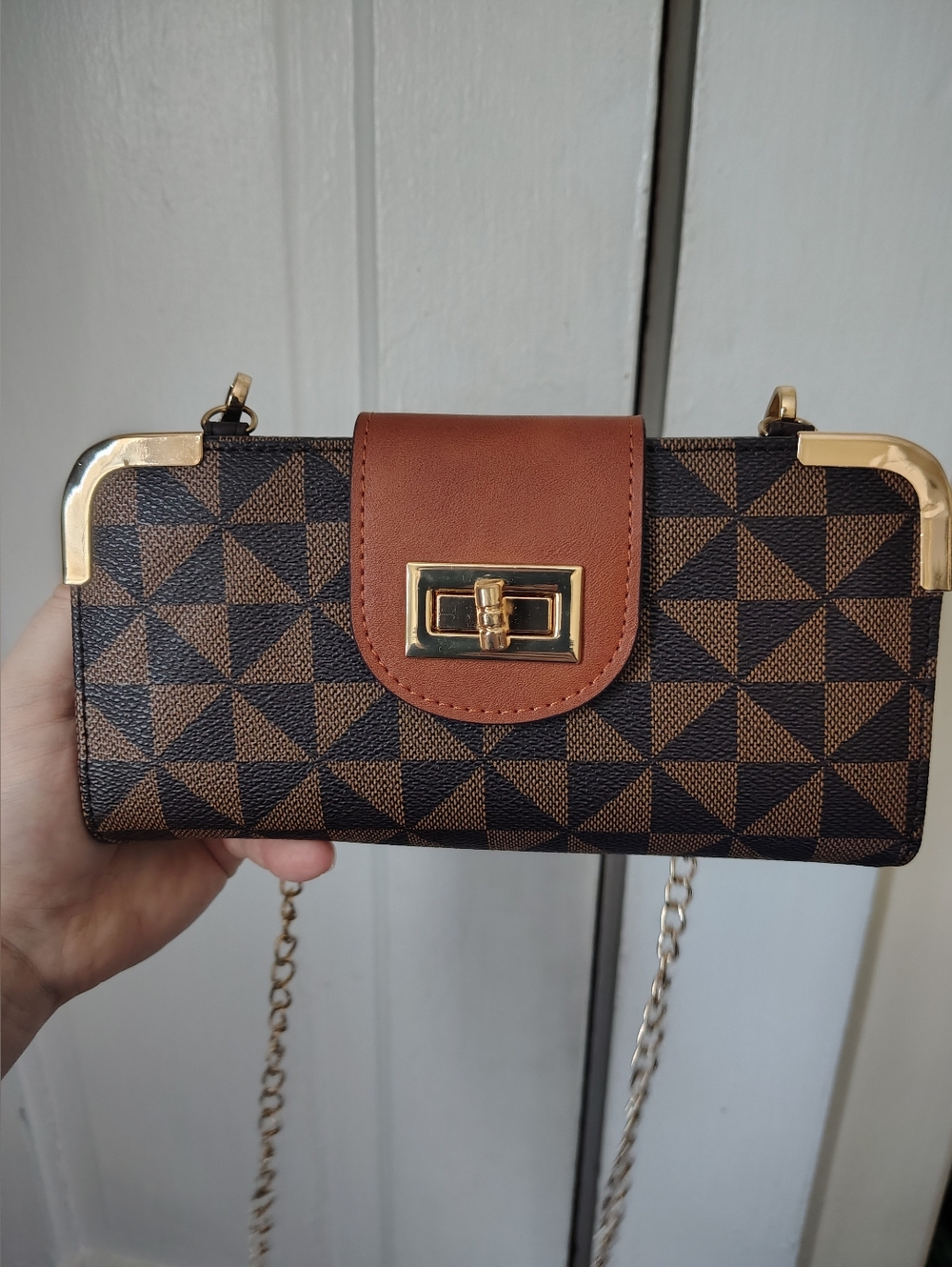 NWT Crossbody Clutch/Wallet Bag With Removable Chain Strap